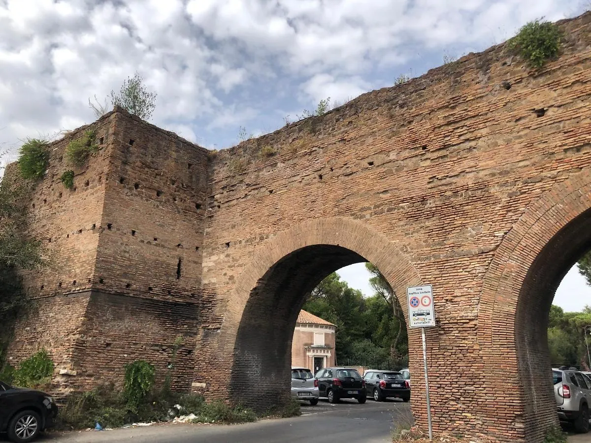Ostello Roma Piramide 0*,  Italia